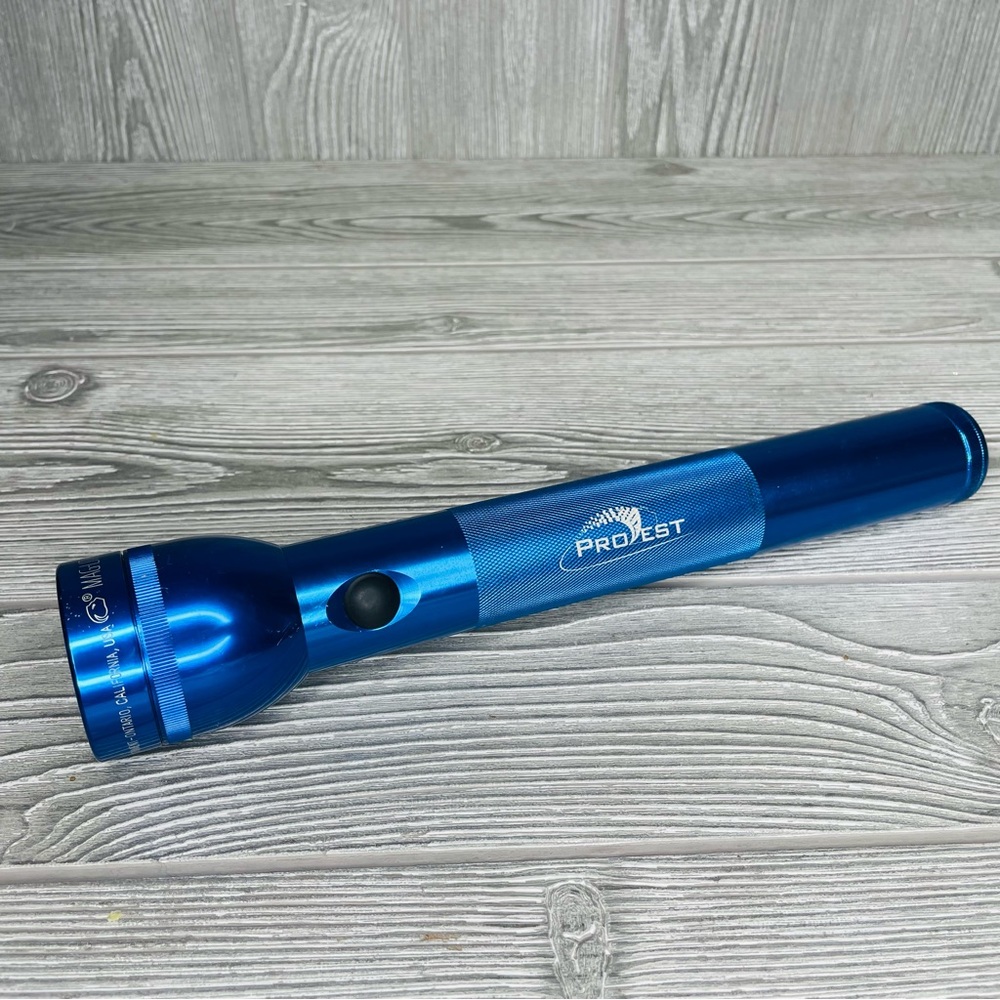 Mag- lite flashlight / torch blue proest works needs new bulb